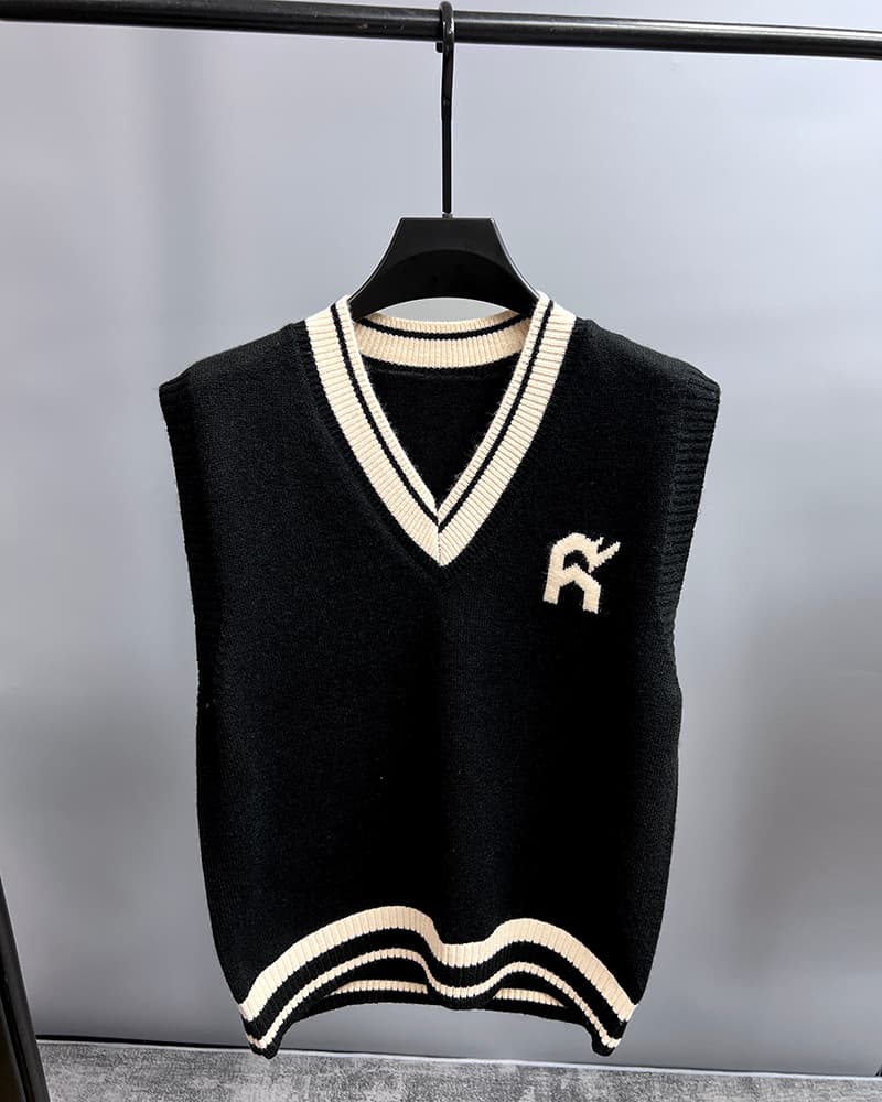 ゴルフ ウェア メンズ スポーティ 刺繍入り ニットベスト