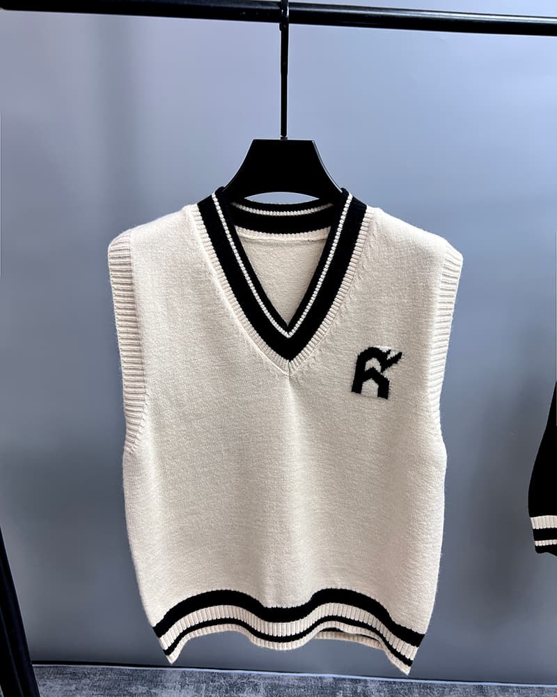 ゴルフ ウェア メンズ スポーティ 刺繍入り ニットベスト
