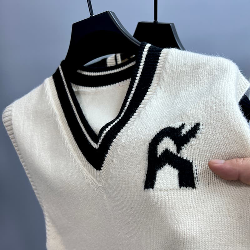 ゴルフ ウェア メンズ スポーティ 刺繍入り ニットベスト
